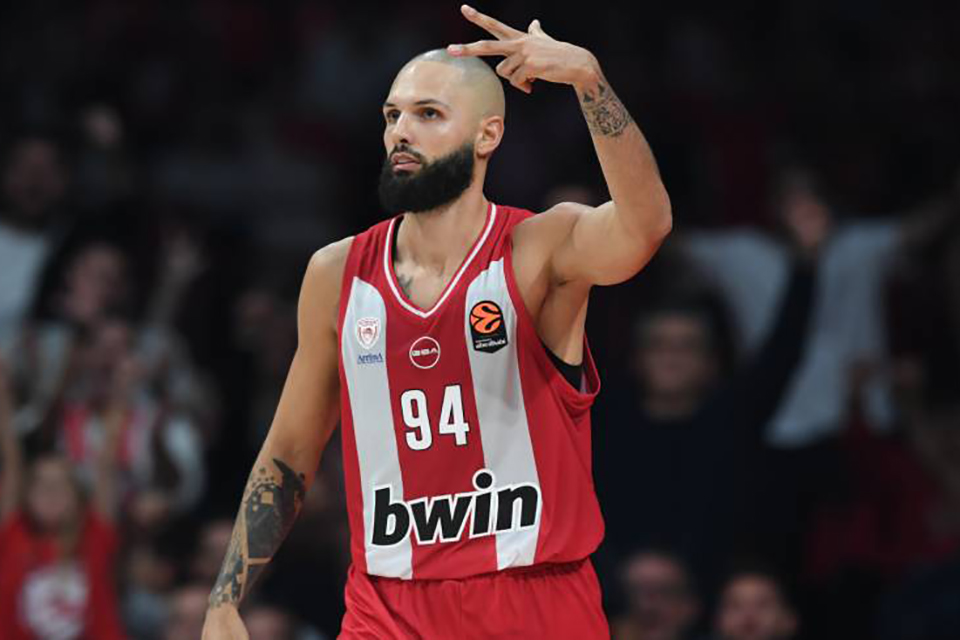 olympiakos pari fournie