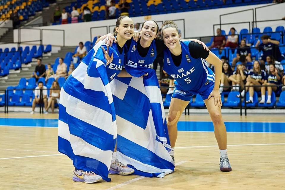 ethniki u18w triada