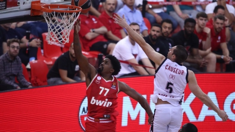 olympiakos armani makikiski