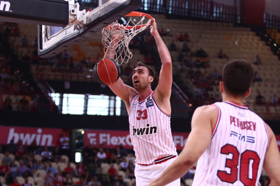 olympiakos peristeri miloutinof