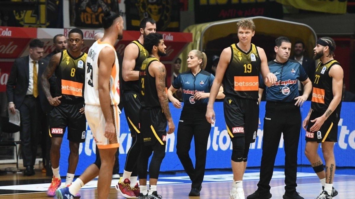 tsarouxa promitheas aek1