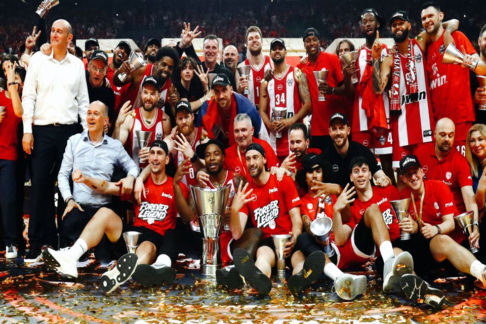 "Ερυθρόλευκη" φιέστα στο ΟΑΚΑ για το τέταρτο ευρωπαϊκό αστέρι